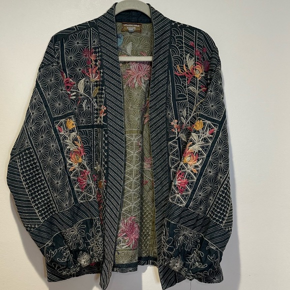 Johnny was Beautiful short embroidered kimono - Picture 6 of 13